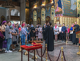 В Покровском кафедральном соборе г. Шахты состоялась встреча выпускников школ города с настоятелем храма и благочинным Александровск-Грушевского округа