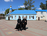 Преосвященнейший епископ Симон обсудил с иеромонахом Димитрием (Яроцким) проект благоустройства нового храма великомученика Пантелеимона города Миллерово