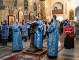 Праздник Благовещения Пресвятой Богородицы собрал многочисленных верующих города Шахты на богослужение в Покровском кафедральном соборе
