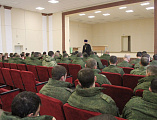 В воинской части 3433 г. Каменск-Шахтинский прошла встреча священника с военнослужащими