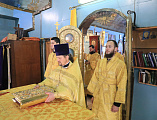 В день памяти славных и всехвальных первоверховных апостолов Петра и Павла в Покровском храме г. Шахты состоялось праздничное богослужение архиерейским чином