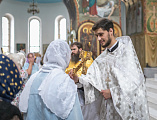 В день памяти первоверховных апостолов Петра и Павла Преосвященнейший епископ Симон совершил Божественную литургию и иерейскую хиротонию в Покровском кафедральном соборе города Шахты