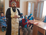 Клирик Екатерининского храма города Красный Сулин иерей Виктор Литвинов посетил Красносулинский дом престарелых