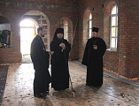 Преосвященнейший епископ Симон ознакомился с ходом строительства храма в честь святого благоверного князя Александра Невского г. Шахты и приходской жизнью храма