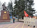 Благочинный приходов Нижнедонского округа принял участие в церемонии возложения цветов, посвященной Дню неизвестного солдата