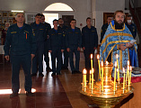 Огнеборцы пожарно-спасательной части № 86 г. Шахты приняли участие в молебне в честь иконы Богородицы Неопалимая Купина