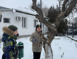 Воспитанники воскресной школы Донецка помогают птицам пережить зиму