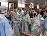 По случаю празднования в честь Казанской иконы Божией Матери протоиерей Роман Амплеев принял участие в праздничном богослужении в Свято-Казанском храме г. Луганска