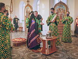 Накануне дня памяти благоверного святого великого князя Александра Невского Преосвященнейший епископ Симон совершил всенощное бдение в Александро-Невском храме г. Шахты