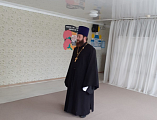 Иерей Андрей Павленков поздравил с праздником Воздвижения Креста Господня сотрудников детского сада № 17 хут. Красный
