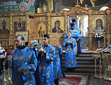 Праздник Благовещения Пресвятой Богородицы собрал многочисленных верующих города Шахты на богослужение в Покровском кафедральном соборе