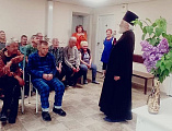 Настоятель храма Вознесения Господня города Шахты с благотворительной целью посетил социальное учреждение