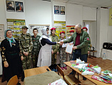 Юнармейцы центра патриотического воспитания «Октябрьский резерв» передали сестрам милосердия письма военнослужащим