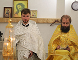 Преосвященнейший епископ Симон совершил воскресную Божественную литургию и иерейскую хиротонию в храме вмч. Пантелеимона пос. Майский