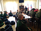 Помощник командира по работе с верующими военнослужащими протоиерей Николай Севрюгин проводит индивидуальные беседы с молодым пополнением части г. Каменск-Шахтинский