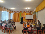 Священник провел пасхальную встречу с воспитанниками детского сада № 12