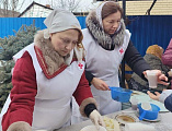 Блины и чай от сестер милосердия: добрая традиция в Прощеное воскресенье в поселке Каменоломни