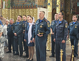 В Покровском кафедральном соборе города Шахты совершили богослужение с участием сотрудников пожарно-спасательной службы