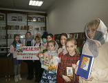 В воскресной школе «Держава» при храме Державной иконы Божией Матери Донецкого благочиния стартовала акция: «Православную книгу – в каждую семью»