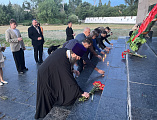 В День памяти и скорби на шахтинском мемориале жертвам фашизма прошла акция «Свеча памяти»