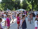 В парке «Город детства» г. Новошахтинска состоялось мероприятие «Ромашковое счастье», посвященное празднованию Всероссийского Дня семьи, любви и верности