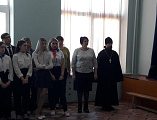С напутственным словом в день освобождения поселка Горный от немецко-фашистских захватчиков к жителям обратился иеромонах Арсений (Алимов)