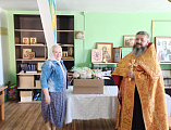 Прихожане храма преподобномученицы Елисаветы передали поздравления с Пасхой Господней благополучателям Центра социального обслуживания граждан пожилого возраста и инвалидов г. Гуково
