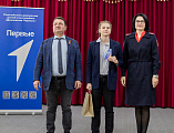 «Патриотизм – это не громкие слова, а конкретные дела – уважение к закону и забота о ближних». Епископ Симон принял участие в торжественном вручении паспортов молодым гражданам России