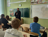 Священник посетил открытый урок в сулинской школе