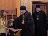 Епископ Симон посетил беженцев из Донбасса, размещенных в детском епархиальном приюте в станице Манычской