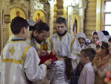 В храме Всех святых, в земле Русской просиявших, г. Каменска-Шахтинский прошла Литургия, в которой почти все послушания были распределены между воспитанниками воскресной школы