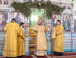 Преосвященнейший епископ Симон совершил воскресную Божественную литургию в храме Архистратига Михаила поселка Каменоломни