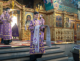 В Четверг Страстной седмицы Преосвященнейший епископ Симон совершил Божественную литургию святителя Василия Великого в Покровском кафедральном соборе г. Шахты