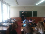 Иерей Иоанн Трофимов и помощник благочинного Александровск-Грушевского округа по миссионерской работе провели классный час для шестиклассников школы № 49
