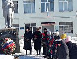 С напутственным словом в день освобождения поселка Горный от немецко-фашистских захватчиков к жителям обратился иеромонах Арсений (Алимов)