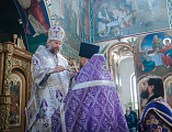 В Четверг Страстной седмицы Преосвященнейший епископ Симон совершил Божественную литургию святителя Василия Великого в Покровском кафедральном соборе г. Шахты