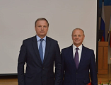 Протоиерей Роман Амплеев вручил архиерейскую грамоту экс-директору департамента по предупреждению и ликвидации чрезвычайных ситуаций Ростовской области