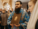 В престольный праздник Преосвященнейший епископ Симон возглавил Божественную литургию в храме Державной иконы Божией Матери города Донецка