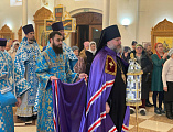 В престольный праздник Преосвященнейший епископ Симон возглавил Божественную литургию в храме Державной иконы Божией Матери города Донецка