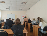 Иерей Симеон Есин в Международный день семьи побеседовал со студентами филиала РГЭУ (РИНХ) в городе Миллерово