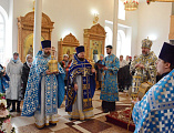 В престольный праздник Преосвященнейший епископ Симон возглавил Божественную литургию в храме Державной иконы Божией Матери города Донецка