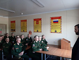 Иерей Сергий Липень поздравил военнослужащих 163 танкового полка с Пасхой Христовой