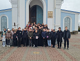 В день празднования в честь Казанской иконы Божией Матери Покровский кафедральный собор города Шахты посетили школьники из Новошахтинска