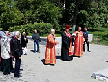 Протоиерей Митрофан Мухин вместе с приходом посетил в День Победы мемориальный комплекс и совершил литию по жертвам войны
