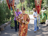 Праздничную Литургию по случаю престольного дня храма святой Ксении Петербургской г. Шахты возглавил Преосвященнейший Симон, епископ Шахтинский и Миллеровский