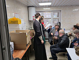Пасхальная радость для обездоленных: священнослужители и хор посетили социальный центр в Шахтах