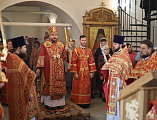 Преосвященнейший епископ Симон в субботу Светлой седмицы совершил праздничное богослужение в храме Донской иконы Божией Матери г. Новошахтинска