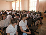 В средней школе № 9 г. Каменск-Шахтинский прошел день профилактики правонарушений и преступлений среди несовершеннолетних. Иерей Олег Выборов принял участие в мероприятии