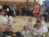 В Святки дети навестили пожилых людей из Дома престарелых хутора Старая Станица Каменского района