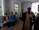 По инициативе главного врача Мартыновой Инны Евгеньевны священнослужитель Сергий Столяров освятил Районную больницу г. Красный Сулин 